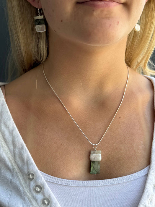 Bar w. labradorite & pearl necklace: Silver